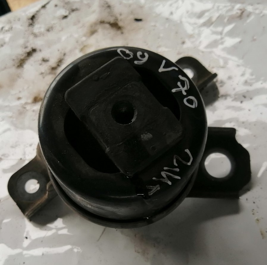 Nosač motora desno 31257674